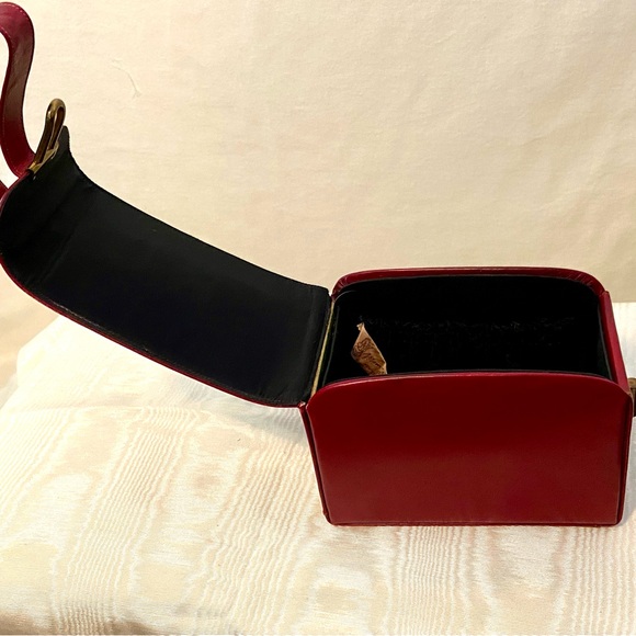 1950s Retro Vintage red leather evening purse. Very unique designer purse. - Picture 3 of 5